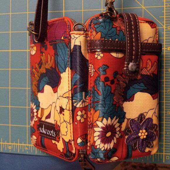 Sakroots Cross-Body Wallet Cottagecore Granny Chic - Picture 3 of 9